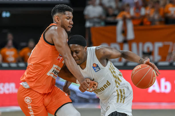 更换主教练 更换主教练