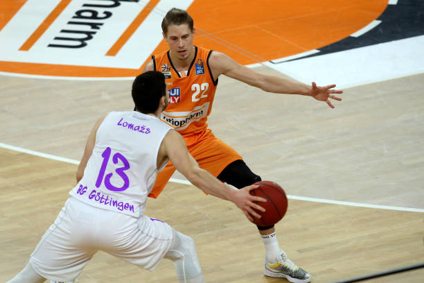 比赛中迎来 比赛中迎来